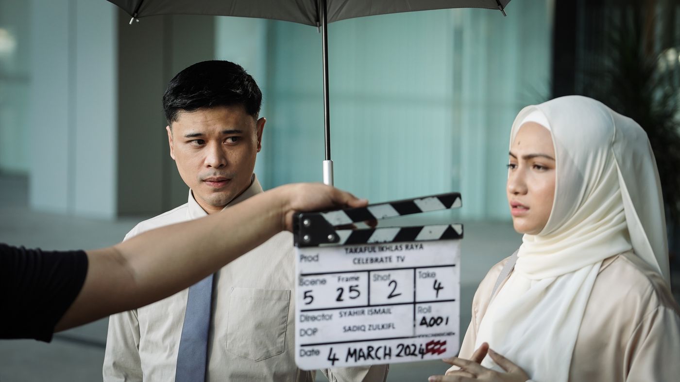 Clapperboard in front of two actors